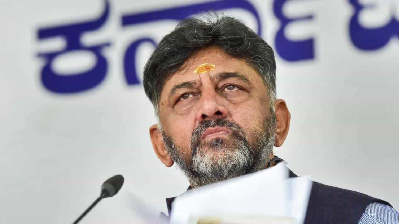 ಆಜಾನ್ ವಿರುದ್ಧ ಮಂತ್ರ ಪಠಣ: ಅವರವರ ಧರ್ಮಕ್ಕೆ ಅವರವರು ಗೌರವ ಕೊಡಬೇಕು: ಡಿ.ಕೆ.ಶಿವಕುಮಾರ್ ಆಜಾನ್ ವಿರುದ್ಧ ಮಂತ್ರ ಪಠಣ: ಅವರವರ ಧರ್ಮಕ್ಕೆ ಅವರವರು ಗೌರವ ಕೊಡಬೇಕು: ಡಿ.ಕೆ.ಶಿವಕುಮಾರ್