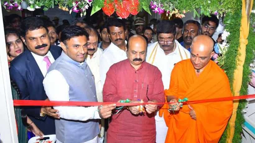 Rashtrakavi KuVemPu: ಕುವೆಂಪು ಅವರನ್ನು ನಿಂದಿಸಿ, ನಾಡಗೀತೆಯ ತಿರುಚಿ ಬರೆದವರ ವಿರುದ್ಧ ಸರ್ಕಾರ ಕ್ರಮ ಜರುಗಿಸಲಿ: ಆದಿಚುಂಚನಗಿರಿ ಸ್ವಾಮೀಜಿ ಒತ್ತಾಯ