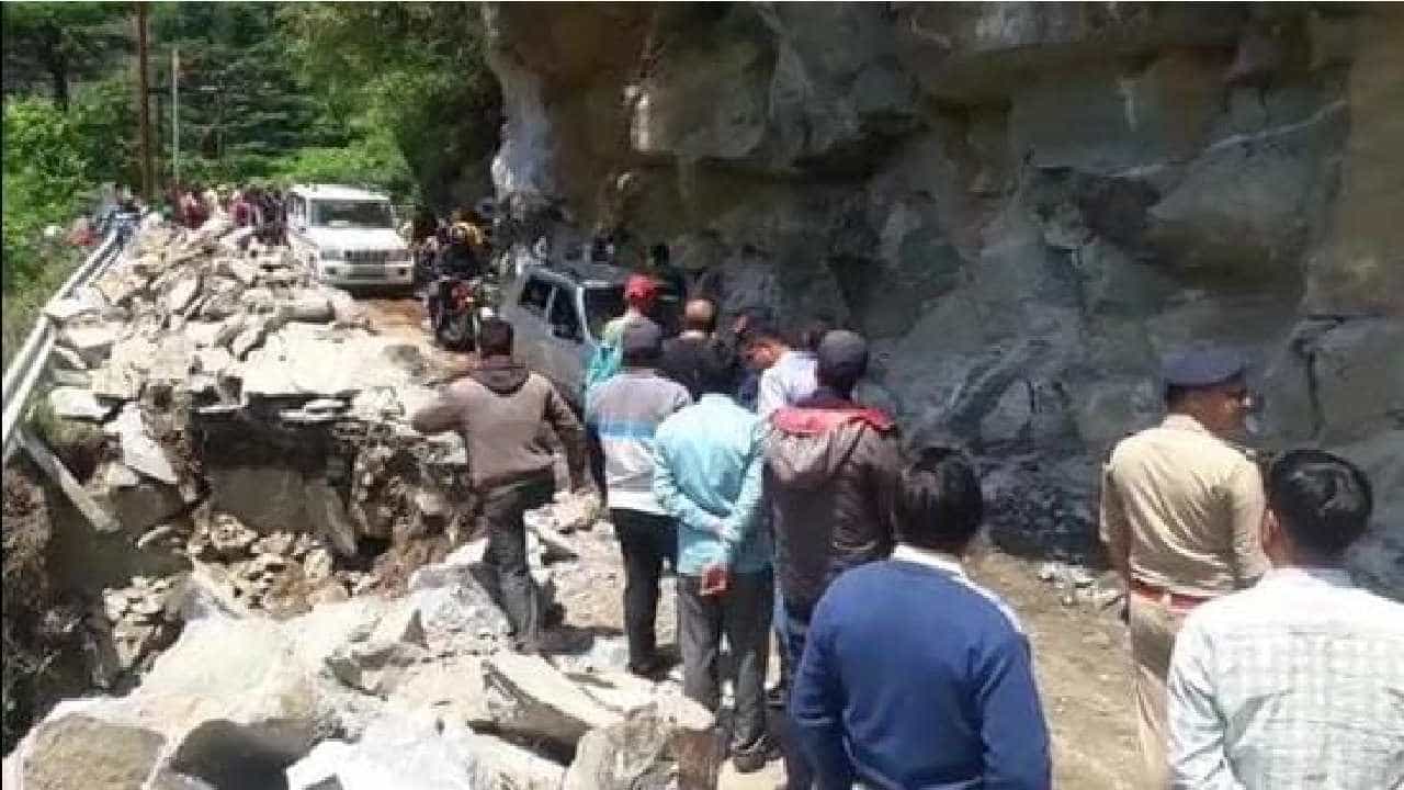 Char Dham Yatra: ಯಮುನೋತ್ರಿಯಲ್ಲಿ ಹೆದ್ದಾರಿ ಕುಸಿತ; ಮಾರ್ಗಮಧ್ಯೆ ಸಿಲುಕಿದ 3,000ಕ್ಕೂ ಅಧಿಕ ಯಾತ್ರಿಕರು Char Dham Yatra: ಯಮುನೋತ್ರಿಯಲ್ಲಿ ಹೆದ್ದಾರಿ ಕುಸಿತ; ಮಾರ್ಗಮಧ್ಯೆ ಸಿಲುಕಿದ 3,000ಕ್ಕೂ ಅಧಿಕ ಯಾತ್ರಿಕರು