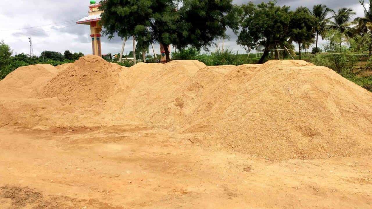 ಮರಳು ತುಂಬುವ ಎರಡು ಗುಂಪುಗಳ ನಡುವೆ ಮಾರಾಮಾರಿ: 10ಕ್ಕೂ ಹೆಚ್ಚು ಜನರಿಗೆ ಗಾಯ, 16 ಜನರ ಬಂಧನ ಮರಳು ತುಂಬುವ ಎರಡು ಗುಂಪುಗಳ ನಡುವೆ ಮಾರಾಮಾರಿ: 10ಕ್ಕೂ ಹೆಚ್ಚು ಜನರಿಗೆ ಗಾಯ, 16 ಜನರ ಬಂಧನ