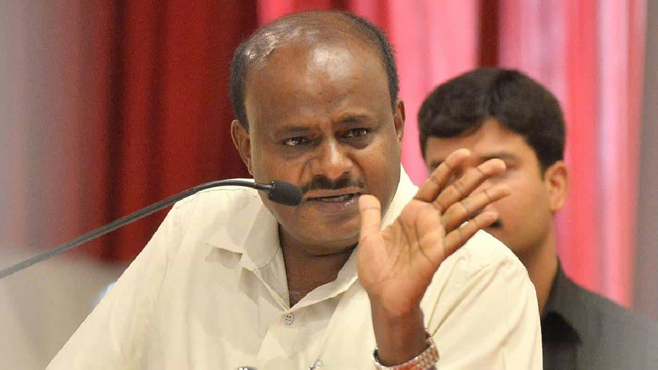 ಇನ್ನು ಎರಡು ಮೂರು ದಿನಗಳಲ್ಲಿ ಮಾಹಿತಿ ಬಿಚ್ಚಿಡುತ್ತೇನೆ, ನಾನು ಯಾರನ್ನೂ ಟಾರ್ಗೆಟ್ ಮಾಡಲ್ಲ: ಮಾಜಿ ಸಿಎಂ ಕುಮಾರಸ್ವಾಮಿ ಇನ್ನು ಎರಡು ಮೂರು ದಿನಗಳಲ್ಲಿ ಮಾಹಿತಿ ಬಿಚ್ಚಿಡುತ್ತೇನೆ, ನಾನು ಯಾರನ್ನೂ ಟಾರ್ಗೆಟ್ ಮಾಡಲ್ಲ: ಮಾಜಿ ಸಿಎಂ ಕುಮಾರಸ್ವಾಮಿ