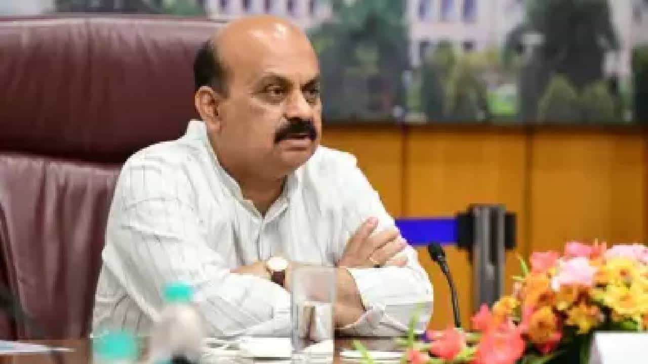 ಪ್ರಪಂಚದ ಹಲವು ರಾಷ್ಟ್ರಗಳಲ್ಲಿ ಈಗ ಪ್ರಜಾಪ್ರಭುತ್ವ ಉಳಿದಿಲ್ಲ: ರಾಜ್ಯದ ಫಲಾನುಭವಿಗಳ ಜೊತೆ ಸಿಎಂ ಬೊಮ್ಮಾಯಿ ಸಂವಾದ ಪ್ರಪಂಚದ ಹಲವು ರಾಷ್ಟ್ರಗಳಲ್ಲಿ ಈಗ ಪ್ರಜಾಪ್ರಭುತ್ವ ಉಳಿದಿಲ್ಲ: ರಾಜ್ಯದ ಫಲಾನುಭವಿಗಳ ಜೊತೆ ಸಿಎಂ ಬೊಮ್ಮಾಯಿ ಸಂವಾದ