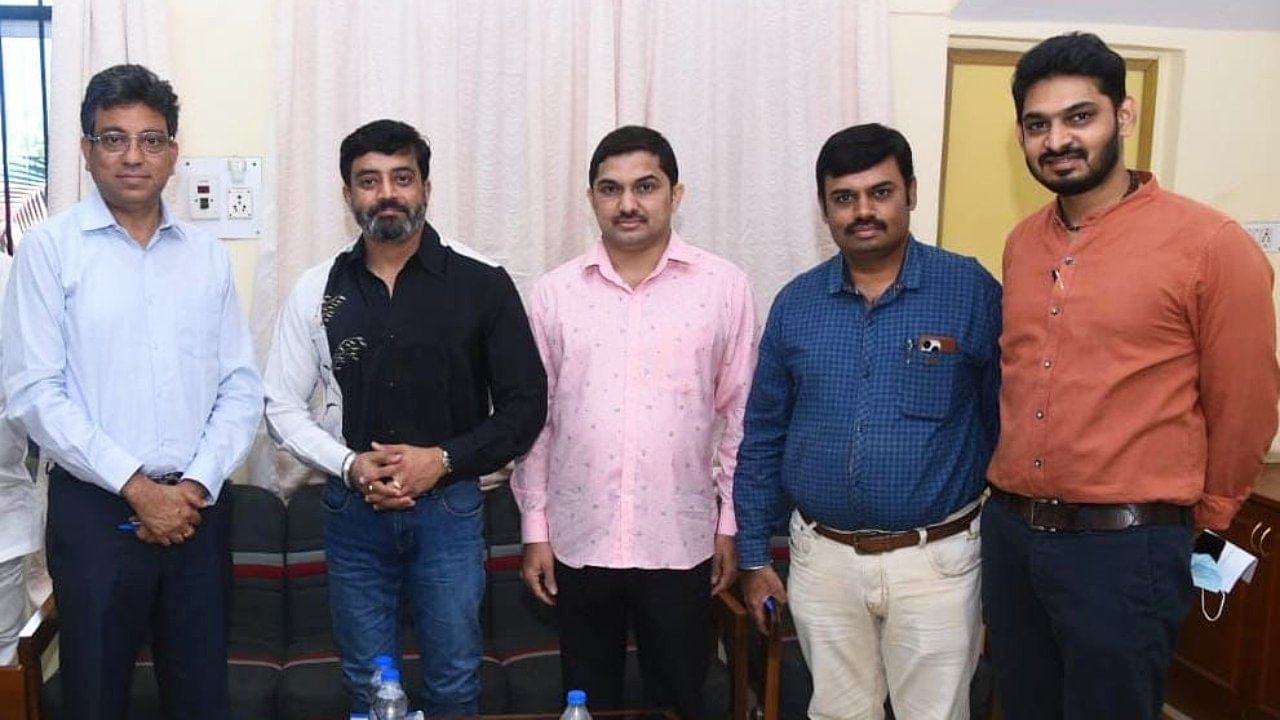 Aniruddha Jatkar: ಬೆಂಗಳೂರು ಎದುರಿಸುತ್ತಿರುವ ಸಮಸ್ಯೆಗಳ ಪರಿಹಾರಕ್ಕೆ ಸಲಹೆಗಳನ್ನು ಮುಂದಿಟ್ಟ ನಟ ಅನಿರುದ್ಧ; ವಿವರ ಇಲ್ಲಿದೆ Aniruddha Jatkar: ಬೆಂಗಳೂರು ಎದುರಿಸುತ್ತಿರುವ ಸಮಸ್ಯೆಗಳ ಪರಿಹಾರಕ್ಕೆ ಸಲಹೆಗಳನ್ನು ಮುಂದಿಟ್ಟ ನಟ ಅನಿರುದ್ಧ; ವಿವರ ಇಲ್ಲಿದೆ