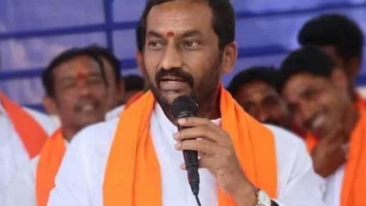 ಹೈದರಾಬಾದ್: ಕಾರಲ್ಲಿ ನಡೆದ ಸಾಮೂಹಿಕ ಅತ್ಯಾಚಾರ ನಡೆದ ವಿಡಿಯೋ ಕ್ಲಿಪ್ಪಿಂಗ್ ಬಯಲು ಮಾಡಿದ ಬಿಜೆಪಿ ಶಾಸಕನ ವಿರುದ್ಧ ಪ್ರಕರಣ ದಾಖಲು ಹೈದರಾಬಾದ್: ಕಾರಲ್ಲಿ ನಡೆದ ಸಾಮೂಹಿಕ ಅತ್ಯಾಚಾರ ನಡೆದ ವಿಡಿಯೋ ಕ್ಲಿಪ್ಪಿಂಗ್ ಬಯಲು ಮಾಡಿದ ಬಿಜೆಪಿ ಶಾಸಕನ ವಿರುದ್ಧ ಪ್ರಕರಣ ದಾಖಲು