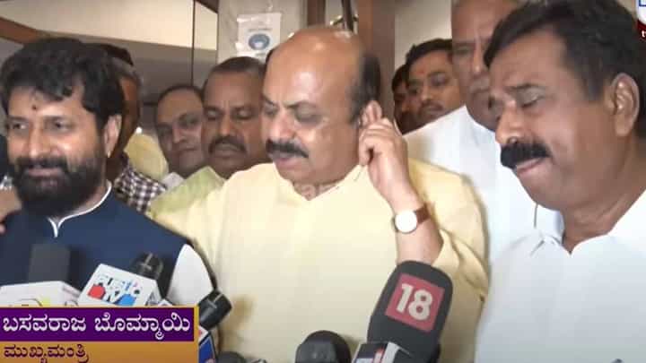 ರಾಜ್ಯಸಭಾ ಚುನಾವಣೆ: ಪಕ್ಷದ ಸದಸ್ಯರಿಗೆ ವ್ಹಿಪ್ ಜಾರಿ ಮಾಡಿದ ಬಳಿಕ ಬೊಮ್ಮಾಯಿ ಹೊಂದಾಣಿಗೆ ಬಗ್ಗೆ ಸುಳಿವು ನೀಡಲಿಲ್ಲ ರಾಜ್ಯಸಭಾ ಚುನಾವಣೆ: ಪಕ್ಷದ ಸದಸ್ಯರಿಗೆ ವ್ಹಿಪ್ ಜಾರಿ ಮಾಡಿದ ಬಳಿಕ ಬೊಮ್ಮಾಯಿ ಹೊಂದಾಣಿಗೆ ಬಗ್ಗೆ ಸುಳಿವು ನೀಡಲಿಲ್ಲ