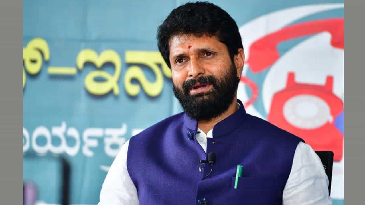 ಬಿವಿ ಶ್ರೀನಿವಾಸ್ಗೆ ಉಜ್ವಲ ಭವಿಷ್ಯವಿದೆ; ರಾಜಕಾರಣದಲ್ಲಿ ಅಲ್ಲ, ಓಟದ ಸ್ಪರ್ಧೆಯಲ್ಲಿ- ಬಿಜೆಪಿ ನಾಯಕ ಸಿಟಿ ರವಿ ವ್ಯಂಗ್ಯ ಬಿವಿ ಶ್ರೀನಿವಾಸ್ಗೆ ಉಜ್ವಲ ಭವಿಷ್ಯವಿದೆ; ರಾಜಕಾರಣದಲ್ಲಿ ಅಲ್ಲ, ಓಟದ ಸ್ಪರ್ಧೆಯಲ್ಲಿ- ಬಿಜೆಪಿ ನಾಯಕ ಸಿಟಿ ರವಿ ವ್ಯಂಗ್ಯ