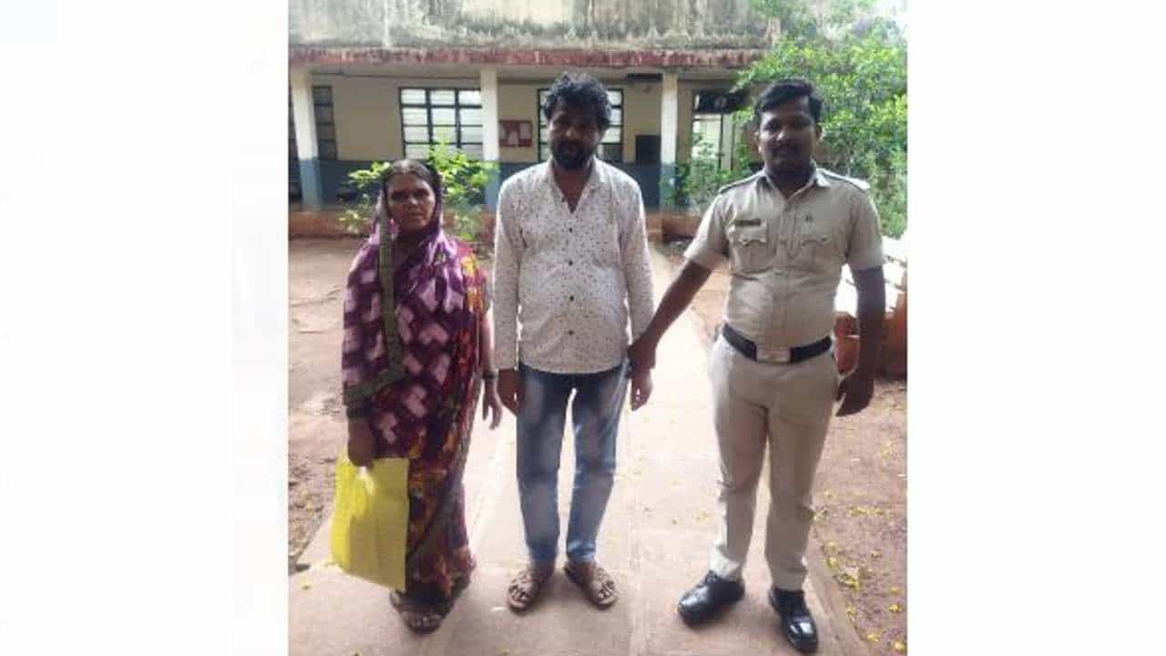 Crime News: ಬಸವಕಲ್ಯಾಣದಲ್ಲಿ ಮಟಕಾ ಬರೆದುಕೊಳ್ಳುತಿದ್ದ ದಂಪತಿಗೆ 4 ತಿಂಗಳ ಸಾದಾ ಶಿಕ್ಷೆ, ಬಸ್ ನಿಲ್ದಾಣದಲ್ಲಿ ವೃದ್ದೆಯ ಚಿನ್ನದ ಸರ ಕಳ್ಳತನ Crime News: ಬಸವಕಲ್ಯಾಣದಲ್ಲಿ ಮಟಕಾ ಬರೆದುಕೊಳ್ಳುತಿದ್ದ ದಂಪತಿಗೆ 4 ತಿಂಗಳ ಸಾದಾ ಶಿಕ್ಷೆ, ಬಸ್ ನಿಲ್ದಾಣದಲ್ಲಿ ವೃದ್ದೆಯ ಚಿನ್ನದ ಸರ ಕಳ್ಳತನ