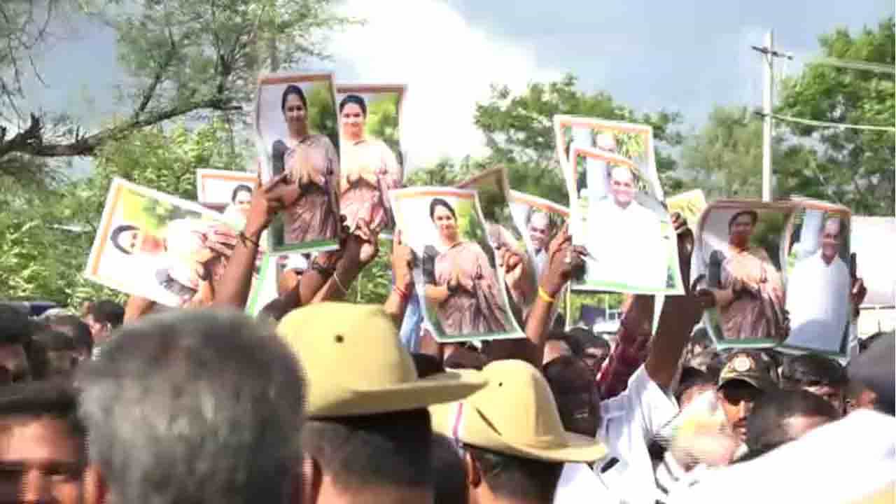 ಚಾಮುಲ್ ಆಡಳಿತ ಮಂಡಳಿ ಚುನಾವಣೆಯಲ್ಲಿ ಕಾಂಗ್ರೆಸ್ ಮೇಲುಗೈ, ಶಾಸಕ ನಿರಂಜನ್ ಕುಮಾರ್ಗೆ ಮುಖಭಂಗ ಚಾಮುಲ್ ಆಡಳಿತ ಮಂಡಳಿ ಚುನಾವಣೆಯಲ್ಲಿ ಕಾಂಗ್ರೆಸ್ ಮೇಲುಗೈ, ಶಾಸಕ ನಿರಂಜನ್ ಕುಮಾರ್ಗೆ ಮುಖಭಂಗ