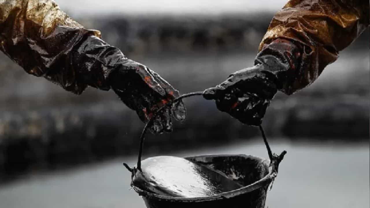 Crude Oil Price: ದಶಕಗಳಲ್ಲೇ ಗರಿಷ್ಠ ಮಟ್ಟವಾದ ಬ್ಯಾರೆಲ್​ಗೆ 121 ಯುಎಸ್​ಡಿ ತಲುಪಿದ ಕಚ್ಚಾ ತೈಲ
