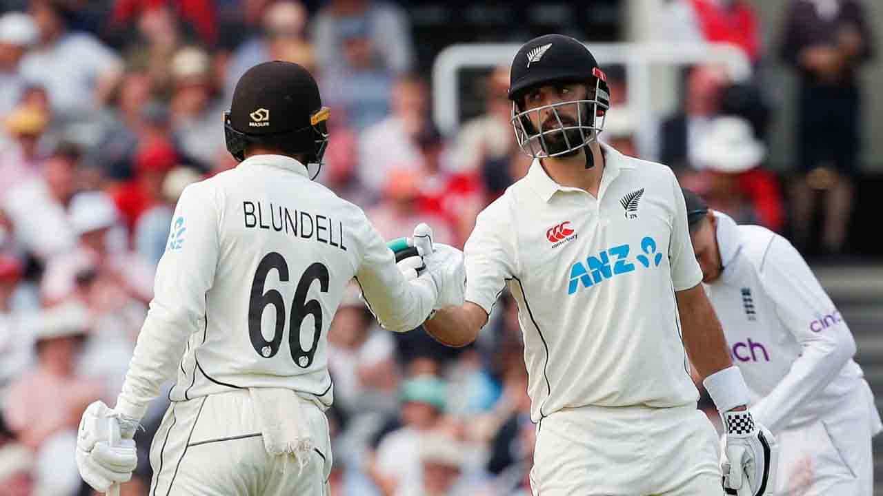 ENG vs NZ, 1st Test: ನ್ಯೂಜಿಲೆಂಡ್ಗೆ ಮಿಚೆಲ್-ಬ್ಲಂಡೆಲ್ ಆಸರೆ: ಇಂಗ್ಲೆಂಡ್ಗೆ ತಿರುಗೇಟು ನೀಡುತ್ತಿರುವ ಕೇನ್ ಪಡೆ ENG vs NZ, 1st Test: ನ್ಯೂಜಿಲೆಂಡ್ಗೆ ಮಿಚೆಲ್-ಬ್ಲಂಡೆಲ್ ಆಸರೆ: ಇಂಗ್ಲೆಂಡ್ಗೆ ತಿರುಗೇಟು ನೀಡುತ್ತಿರುವ ಕೇನ್ ಪಡೆ