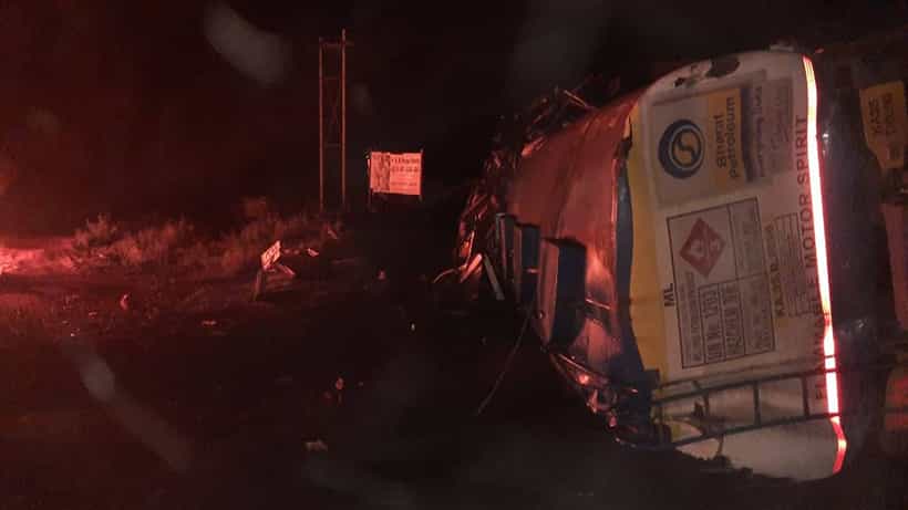 ಧಾರವಾಡ: ಡೀಸೆಲ್ ಟ್ಯಾಂಕರ್ ಪಲ್ಟಿಯಾಗಿ ಟ್ಯಾಂಕರ್ನಲ್ಲಿದ್ದ ಓರ್ವ ಸಾವು