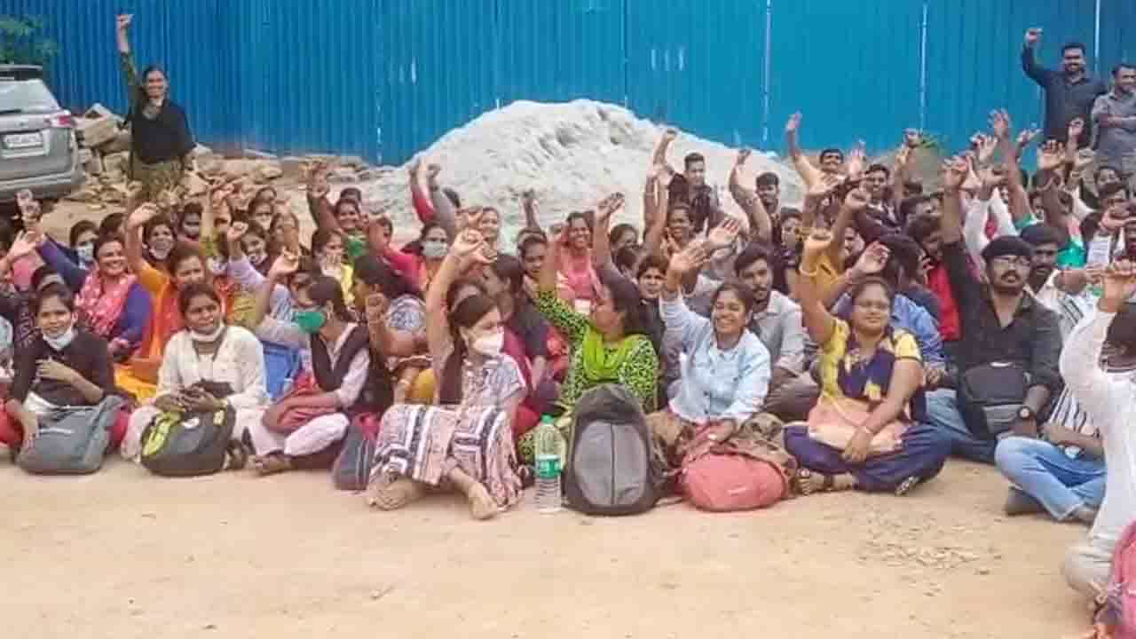 ರಾಜ್ಯದ ಡಯಾಲಿಸಿಸ್ ಘಟಕ ಸಿಬ್ಬಂದಿ ಬೆಂಗಳೂರಿನಲ್ಲಿ ಪ್ರತಿಭಟನೆ; ಜಿಲ್ಲಾಸ್ಪತ್ರೆಗಳ ಮುಂದೆ ಡಯಾಲಿಸಿಸ್ ರೋಗಿಗಳ ಪರದಾಟ, ಸರ್ಕಾರಕ್ಕೆ ಕಾಣುತಿಲ್ವ ಗೋಳು? ರಾಜ್ಯದ ಡಯಾಲಿಸಿಸ್ ಘಟಕ ಸಿಬ್ಬಂದಿ ಬೆಂಗಳೂರಿನಲ್ಲಿ ಪ್ರತಿಭಟನೆ; ಜಿಲ್ಲಾಸ್ಪತ್ರೆಗಳ ಮುಂದೆ ಡಯಾಲಿಸಿಸ್ ರೋಗಿಗಳ ಪರದಾಟ, ಸರ್ಕಾರಕ್ಕೆ ಕಾಣುತಿಲ್ವ ಗೋಳು?