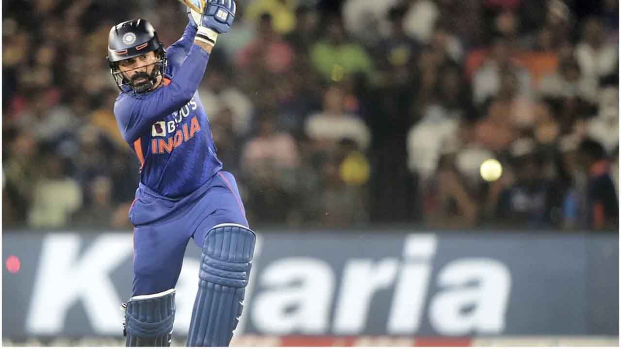 IND vs SA: ದಿನೇಶ್ ಕಾರ್ತಿಕ್ಗೂ ಮೊದಲ ಅಕ್ಷರ್ ಬ್ಯಾಟಿಂಗ್; ಪಂತ್ ನಾಯಕತ್ವದ ಮೇಲೆ ಪ್ರಶ್ನೆ ಎತ್ತಿದ ಫ್ಯಾನ್ಸ್ IND vs SA: ದಿನೇಶ್ ಕಾರ್ತಿಕ್ಗೂ ಮೊದಲ ಅಕ್ಷರ್ ಬ್ಯಾಟಿಂಗ್; ಪಂತ್ ನಾಯಕತ್ವದ ಮೇಲೆ ಪ್ರಶ್ನೆ ಎತ್ತಿದ ಫ್ಯಾನ್ಸ್