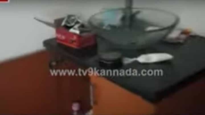 ಬೆಂಗಳೂರು: ಹೆಣ್ಣೂರಿನ ಅಪಾರ್ಟ್ಮೆಂಟೊಂದರ ಫ್ಲ್ಯಾಟ್ ನಲ್ಲಿ ಡ್ರಗ್ಸ್ ಸೇವಿಸುತ್ತಿದ್ದ ಆರೋಪದಲ್ಲಿ ಯುವಕ-ಯುವತಿಯರ ಬಂಧನ ಬೆಂಗಳೂರು: ಹೆಣ್ಣೂರಿನ ಅಪಾರ್ಟ್ಮೆಂಟೊಂದರ ಫ್ಲ್ಯಾಟ್ ನಲ್ಲಿ ಡ್ರಗ್ಸ್ ಸೇವಿಸುತ್ತಿದ್ದ ಆರೋಪದಲ್ಲಿ ಯುವಕ-ಯುವತಿಯರ ಬಂಧನ