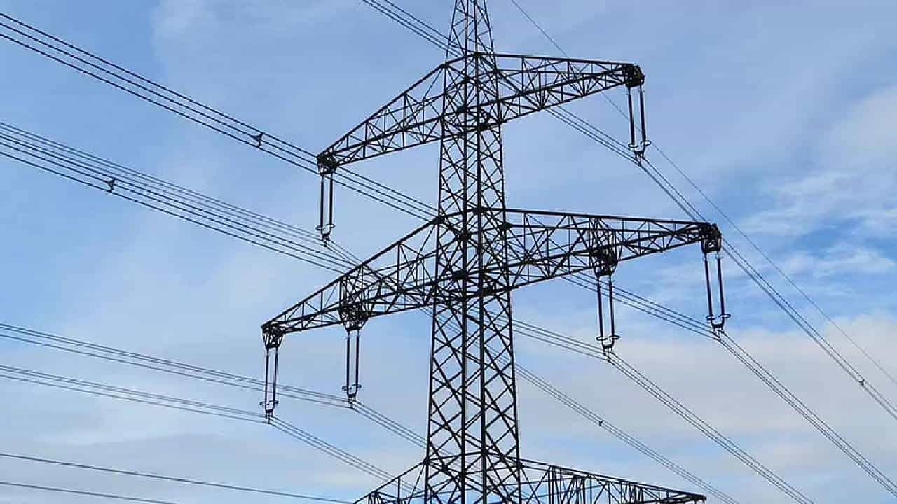 Bangalore Electricity Cut: ಬೆಂಗಳೂರಿನ ಹಲವು ಪ್ರದೇಶಗಳಲ್ಲಿ 3 ದಿನ ವಿದ್ಯುತ್ ವ್ಯತ್ಯಯ, ಇಲ್ಲಿದೆ ವಿವರ Bangalore Electricity Cut: ಬೆಂಗಳೂರಿನ ಹಲವು ಪ್ರದೇಶಗಳಲ್ಲಿ 3 ದಿನ ವಿದ್ಯುತ್ ವ್ಯತ್ಯಯ, ಇಲ್ಲಿದೆ ವಿವರ