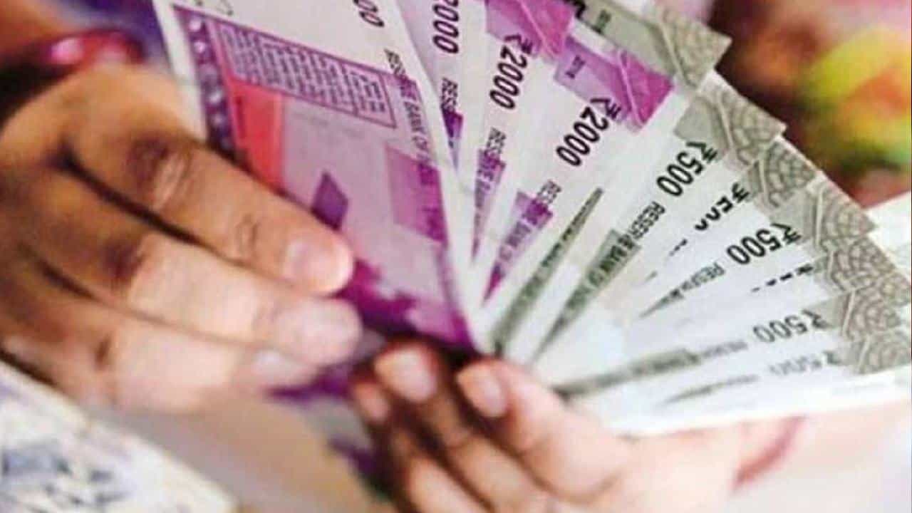 Flexi Benefits Plan: ಫ್ಲೆಕ್ಸಿಬಲ್ ಬೆನಿಫಿಟ್ಸ್ ಪ್ಲಾನ್ ಬಗ್ಗೆ ನಿಮಗೆಷ್ಟು ಗೊತ್ತು? ಇಲ್ಲಿದೆ ತಿಳಿದುಕೊಳ್ಳಬೇಕಾದ ಮಾಹಿತಿ Flexi Benefits Plan: ಫ್ಲೆಕ್ಸಿಬಲ್ ಬೆನಿಫಿಟ್ಸ್ ಪ್ಲಾನ್ ಬಗ್ಗೆ ನಿಮಗೆಷ್ಟು ಗೊತ್ತು? ಇಲ್ಲಿದೆ ತಿಳಿದುಕೊಳ್ಳಬೇಕಾದ ಮಾಹಿತಿ