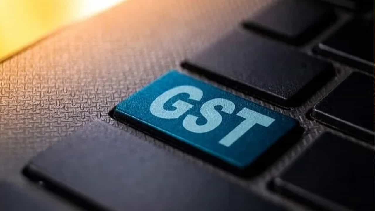 GST: 1000 ರೂಪಾಯಿ ಒಳಗಿನ ಹೋಟೆಲ್ ಕೋಣೆಗಳಿಗೆ ವಿನಾಯಿತಿ ವಾಪಸ್, ಪ್ರೀ ಪ್ಯಾಕ್ಡ್ ಆಹಾರಗಳಿಗೆ ಜಿಎಸ್​ಟಿ