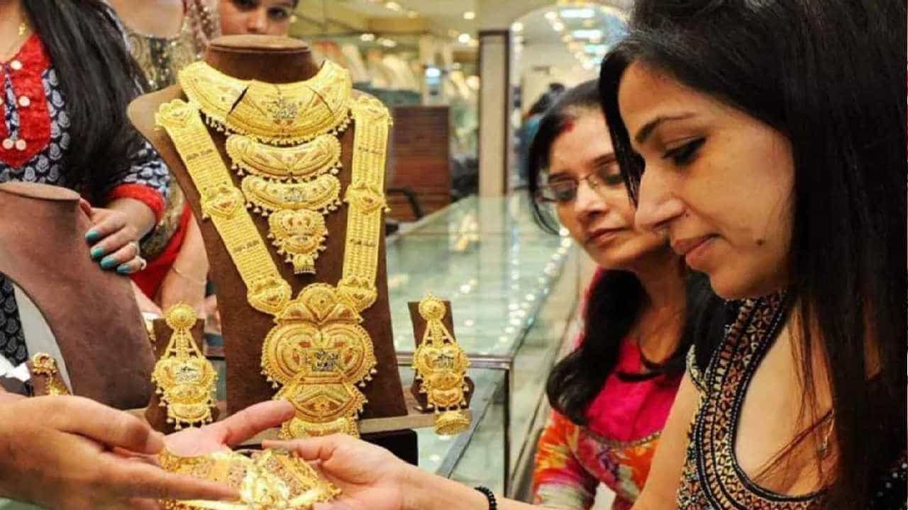 Gold- Silver Price: ದೇಶ ಪ್ರಮುಖ ನಗರಗಳಲ್ಲಿ ಜೂನ್ 20ರ ಸೋಮವಾರದ ಚಿನ್ನ- ಬೆಳ್ಳಿ ದರ ಇಲ್ಲಿದೆ Gold- Silver Price: ದೇಶ ಪ್ರಮುಖ ನಗರಗಳಲ್ಲಿ ಜೂನ್ 20ರ ಸೋಮವಾರದ ಚಿನ್ನ- ಬೆಳ್ಳಿ ದರ ಇಲ್ಲಿದೆ