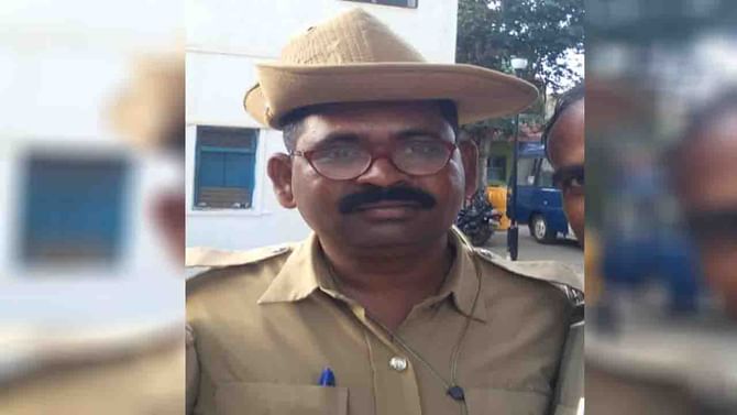 ಕುಟುಂಬ ಕಲಹ, ಜೀವನದಲ್ಲಿ ಜಿಗುಪ್ಸೆ; ಬಂದೂಕಿನಿಂದ ಗುಂಡು ಹಾರಿಸಿಕೊಂಡು ಆತ್ಮಹತ್ಯೆ ಮಾಡಿಕೊಂಡ ಹೆಡ್ ಕಾನ್ಸ್ಟೇಬಲ್ ಕುಟುಂಬ ಕಲಹ, ಜೀವನದಲ್ಲಿ ಜಿಗುಪ್ಸೆ; ಬಂದೂಕಿನಿಂದ ಗುಂಡು ಹಾರಿಸಿಕೊಂಡು ಆತ್ಮಹತ್ಯೆ ಮಾಡಿಕೊಂಡ ಹೆಡ್ ಕಾನ್ಸ್ಟೇಬಲ್