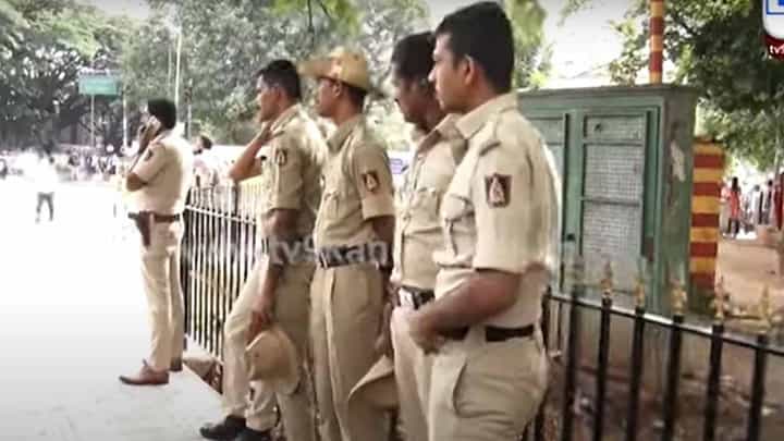 ಬೆಂಗಳೂರಲ್ಲಿ ಕಾಂಗ್ರೆಸ್ ಪ್ರತಿಭಟನಾ ರ್ಯಾಲಿ, ಇಂಡಿಯನ್ ಎಕ್ಸಪ್ರೆಸ್ ಸರ್ಕಲ್ನಲ್ಲಿ ಭಾರಿ ಪೊಲೀಸ್ ಬಂದೋಬಸ್ತ್ ಬೆಂಗಳೂರಲ್ಲಿ ಕಾಂಗ್ರೆಸ್ ಪ್ರತಿಭಟನಾ ರ್ಯಾಲಿ, ಇಂಡಿಯನ್ ಎಕ್ಸಪ್ರೆಸ್ ಸರ್ಕಲ್ನಲ್ಲಿ ಭಾರಿ ಪೊಲೀಸ್ ಬಂದೋಬಸ್ತ್