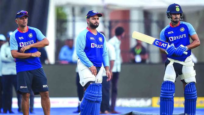 IND vs SA: ರಾಜ್ಕೋಟ್ನಲ್ಲಿ ಟೀಮ್ ಇಂಡಿಯಾ ಭರ್ಜರಿ ಪ್ರ್ಯಾಕ್ಟೀಸ್: ಫೋಟೋ ನೋಡಿ IND vs SA: ರಾಜ್ಕೋಟ್ನಲ್ಲಿ ಟೀಮ್ ಇಂಡಿಯಾ ಭರ್ಜರಿ ಪ್ರ್ಯಾಕ್ಟೀಸ್: ಫೋಟೋ ನೋಡಿ