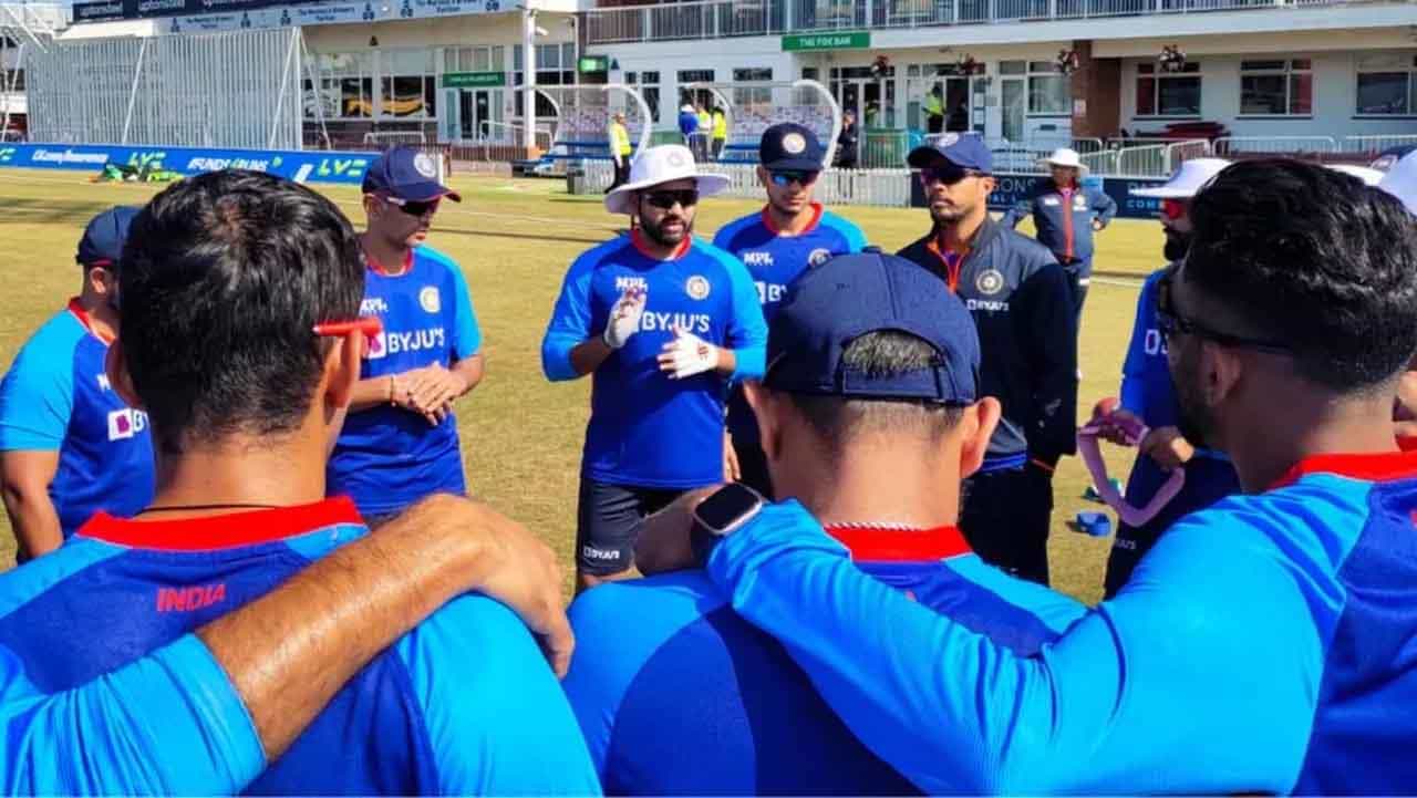 Asia Cup 2022: ಕೊಹ್ಲಿ, ರಾಹುಲ್ ರೀ ಎಂಟ್ರಿ; ಏಷ್ಯಾಕಪ್ಗೆ ಸಂಭಾವ್ಯ ಟೀಂ ಇಂಡಿಯಾ ಹೀಗಿದೆ Asia Cup 2022: ಕೊಹ್ಲಿ, ರಾಹುಲ್ ರೀ ಎಂಟ್ರಿ; ಏಷ್ಯಾಕಪ್ಗೆ ಸಂಭಾವ್ಯ ಟೀಂ ಇಂಡಿಯಾ ಹೀಗಿದೆ