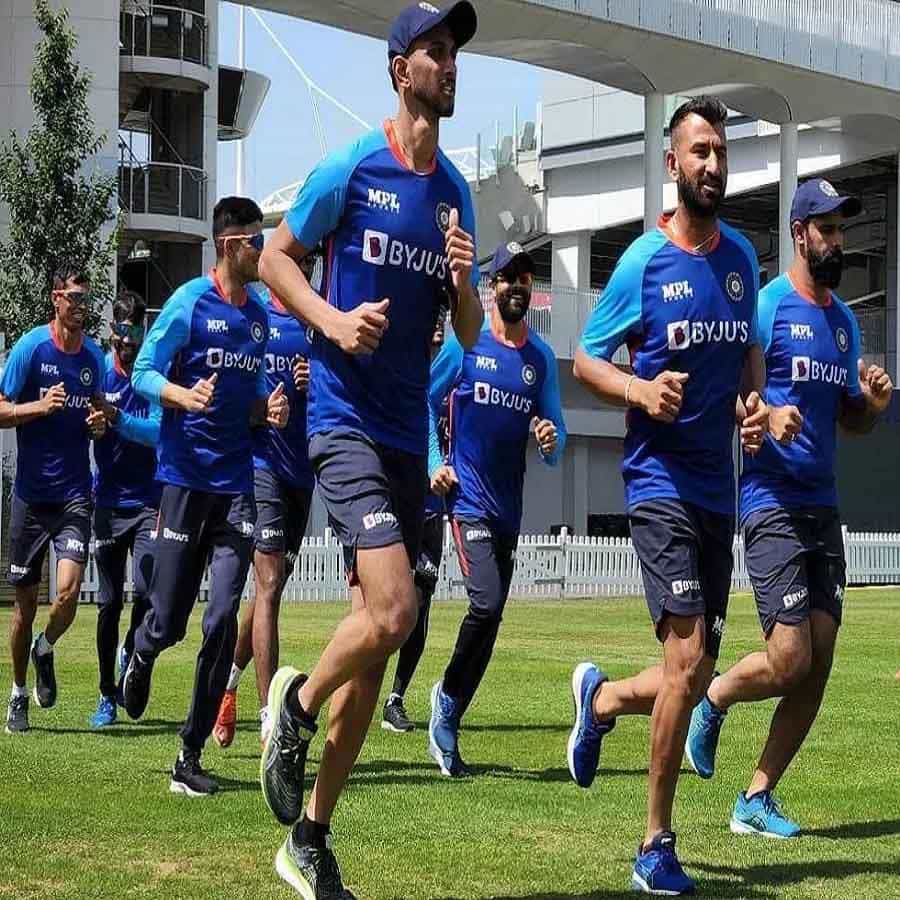 ಇಂಗ್ಲೆಂಡ್ ವಿರುದ್ಧ ಒಂದು ಟೆಸ್ಟ್, 3 ಟಿ20 ಮತ್ತು 3 ಏಕದಿನ ಪಂದ್ಯಗಳ ಸರಣಿಗಾಗಿ ಭಾರತ ತಂಡ ಇಂಗ್ಲೆಂಡ್ ತಲುಪಿದೆ. ಲಂಡನ್ನಲ್ಲಿ ವಿರಾಟ್ ಕೊಹ್ಲಿ, ಜಸ್ಪ್ರೀತ್ ಬುಮ್ರಾ ಬೆವರು ಸುರಿಸುತ್ತಿದ್ದಾರೆ. ಜೂನ್ 16 ರಂದು ಭಾರತದ ಆಟಗಾರರು ಇಂಗ್ಲೆಂಡ್ ತಲುಪಿದ್ದರು.
