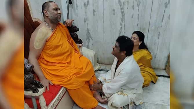 ಮಂತ್ರಾಲಯ ರಾಯರ ಮಠಕ್ಕೆ ಭೇಟಿ ನೀಡಿದ ನಟ ಜಗ್ಗೇಶ್ ದಂಪತಿ; ಫೋಟೋಗಳು ಇಲ್ಲಿವೆ