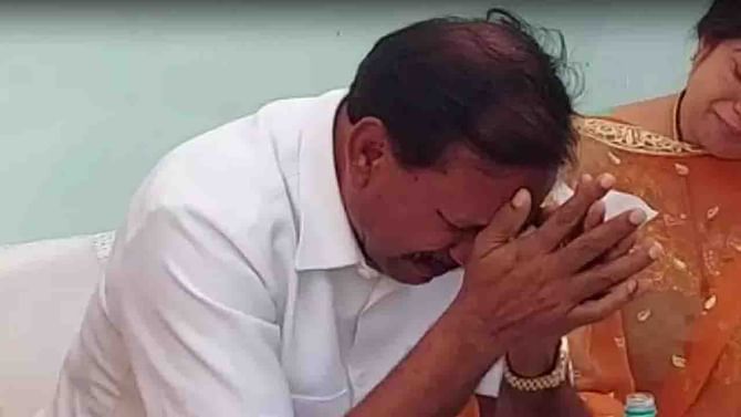 ಕೆಪಿಸಿಸಿ ಶಿಸ್ತು ಸಮಿತಿಯಿಂದ ಕೆಜಿಎಫ್ ಬಾಬುಗೆ ನೋಟಿಸ್: ಪಕ್ಷದ ಹೆಸರಿಗೆ ಮಸಿ ಬಳಿದಂತಾಗಿದೆ ಎಂದು ಆಕ್ರೋಶ ಕೆಪಿಸಿಸಿ ಶಿಸ್ತು ಸಮಿತಿಯಿಂದ ಕೆಜಿಎಫ್ ಬಾಬುಗೆ ನೋಟಿಸ್: ಪಕ್ಷದ ಹೆಸರಿಗೆ ಮಸಿ ಬಳಿದಂತಾಗಿದೆ ಎಂದು ಆಕ್ರೋಶ
