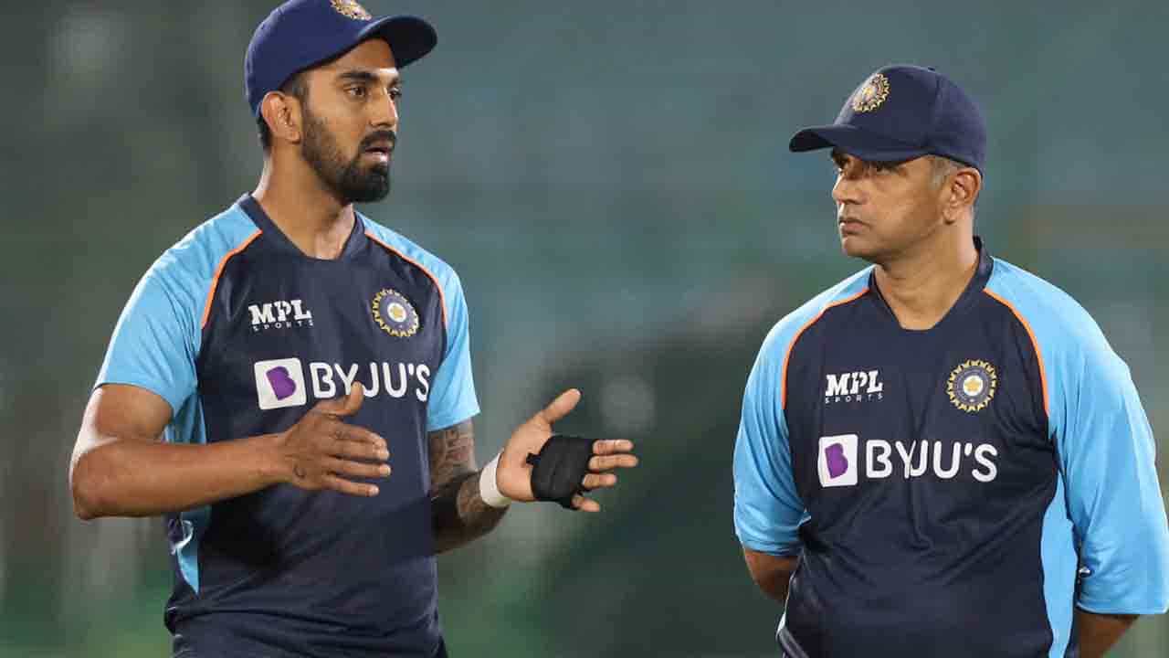 IND vs SA: ಕೆಎಲ್, ಕೋಚ್ ದ್ರಾವಿಡ್ಗೆ ಶುರುವಾಗಿದೆ ಒಂದಲ್ಲ ಎರಡಲ್ಲ ಮೂರು ಹೊಸ ಟೆನ್ಶನ್ IND vs SA: ಕೆಎಲ್, ಕೋಚ್ ದ್ರಾವಿಡ್ಗೆ ಶುರುವಾಗಿದೆ ಒಂದಲ್ಲ ಎರಡಲ್ಲ ಮೂರು ಹೊಸ ಟೆನ್ಶನ್