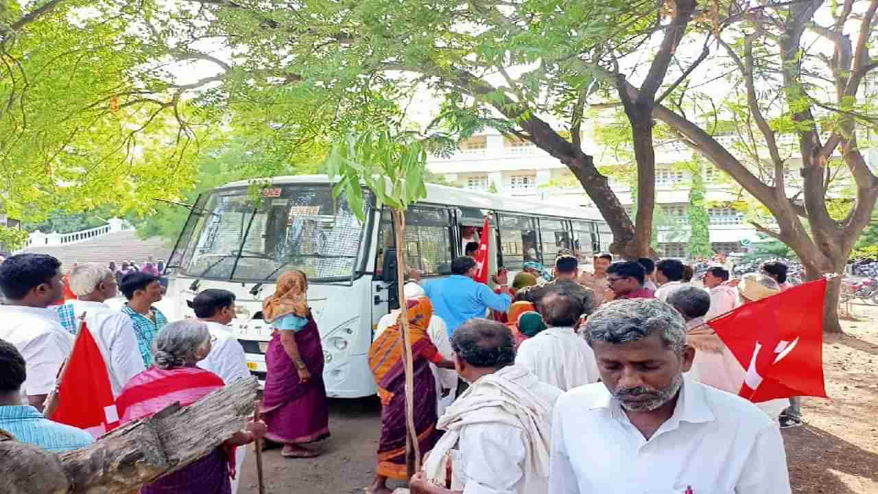 ಕಲಬುರಗಿ: ಜಿಲ್ಲಾಧಿಕಾರಿ ಕಚೇರಿಯಲ್ಲಿ ಅಸಭ್ಯ ವರ್ತನೆ ತೋರಿದ 20 ಜನರನ್ನು ವಶಕ್ಕೆ ಪಡೆದ ಪೋಲಿಸರು