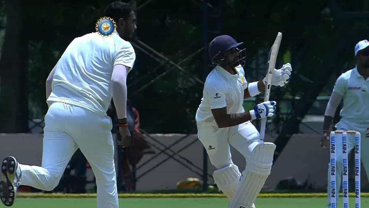 Ranji Trophy: ಕರ್ನಾಟಕದ 7 ವಿಕೆಟ್ ಕಿತ್ತ ಯುಪಿ ತಂಡದ ಇಬ್ಬರು ಬೌಲರ್ಸ್! ಮೊದಲ ದಿನದಾಟ ಹೀಗಿತ್ತು Ranji Trophy: ಕರ್ನಾಟಕದ 7 ವಿಕೆಟ್ ಕಿತ್ತ ಯುಪಿ ತಂಡದ ಇಬ್ಬರು ಬೌಲರ್ಸ್! ಮೊದಲ ದಿನದಾಟ ಹೀಗಿತ್ತು