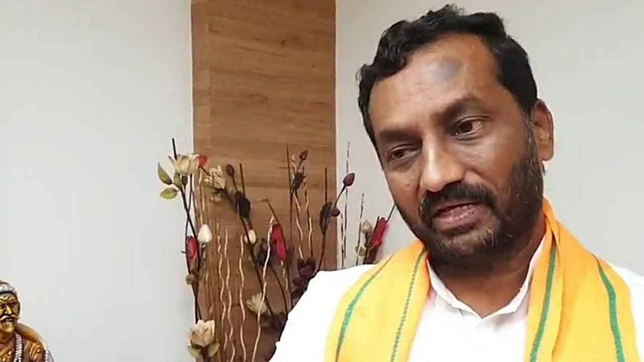 Hyderabad gangrape case ಸಾಮೂಹಿಕ ಅತ್ಯಾಚಾರ ಪ್ರಕರಣದಲ್ಲಿ ಶಾಸಕನ ಮಗ ಭಾಗಿ, ವಿಡಿಯೊ ಶೇರ್ ಮಾಡಿದ ಬಿಜೆಪಿ ನಾಯಕ Hyderabad gangrape case ಸಾಮೂಹಿಕ ಅತ್ಯಾಚಾರ ಪ್ರಕರಣದಲ್ಲಿ ಶಾಸಕನ ಮಗ ಭಾಗಿ, ವಿಡಿಯೊ ಶೇರ್ ಮಾಡಿದ ಬಿಜೆಪಿ ನಾಯಕ