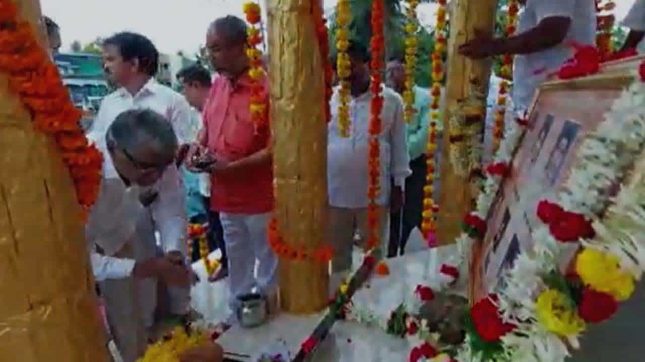 ಬೆಳಗಾವಿಯಲ್ಲಿ ಮತ್ತೆ ಎಂಇಎಸ್ ಪುಂಡಾಟ; ಮಹಾರಾಷ್ಟ್ರದ ಶಿವಸೇನೆ ನಾಯಕರನ್ನು ಕರೆಯಿಸಿ ಹುತಾತ್ಮ ದಿನಾಚರಣೆ ಬೆಳಗಾವಿಯಲ್ಲಿ ಮತ್ತೆ ಎಂಇಎಸ್ ಪುಂಡಾಟ; ಮಹಾರಾಷ್ಟ್ರದ ಶಿವಸೇನೆ ನಾಯಕರನ್ನು ಕರೆಯಿಸಿ ಹುತಾತ್ಮ ದಿನಾಚರಣೆ