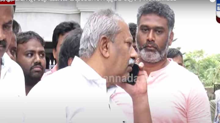 ರಾಜಾಕಾಲುವೆಯಲ್ಲಿ ಕೊಚ್ಚಿಹೋದ ಯುವಕ, ಪರಿಶೀಲನೆಗೆ ಬಾರದ ಅಧಿಕಾರಿಗಳನ್ನು ತರಾಟೆಗೆ ತೆಗೆದುಕೊಂಡ ಸಚಿವ ಭೈರತಿ ಬಸವರಾಜ ರಾಜಾಕಾಲುವೆಯಲ್ಲಿ ಕೊಚ್ಚಿಹೋದ ಯುವಕ, ಪರಿಶೀಲನೆಗೆ ಬಾರದ ಅಧಿಕಾರಿಗಳನ್ನು ತರಾಟೆಗೆ ತೆಗೆದುಕೊಂಡ ಸಚಿವ ಭೈರತಿ ಬಸವರಾಜ