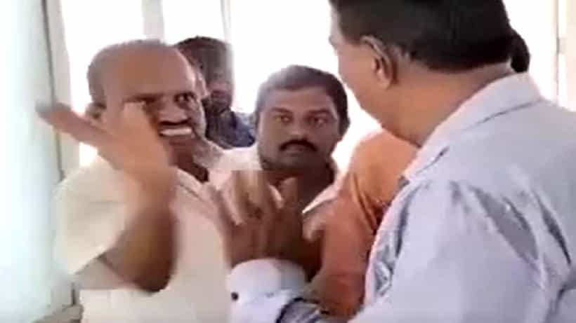 ವಿಡಿಯೋ ನೋಡಿ: 30 ಸೆಕೆಂಡ್ ಲೇಟ್ ಆಗಿ ಬಂದ ಪ್ರಿನ್ಸಿಪಾಲ್ ಕೆನ್ನೆಗೆ ಬಾರಿಸಿದ ಜೆಡಿಎಸ್ ಶಾಸಕ ಎಂ. ಶ್ರೀನಿವಾಸ್