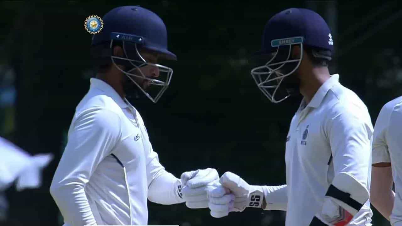 Ranji Trophy: 23 ವರ್ಷಗಳ ನಂತರ ಮೊದಲ ಬಾರಿಗೆ ರಣಜಿ ಟ್ರೋಫಿ ಫೈನಲ್ ಪ್ರವೇಶಿಸಿದ ಮಧ್ಯಪ್ರದೇಶ..! Ranji Trophy: 23 ವರ್ಷಗಳ ನಂತರ ಮೊದಲ ಬಾರಿಗೆ ರಣಜಿ ಟ್ರೋಫಿ ಫೈನಲ್ ಪ್ರವೇಶಿಸಿದ ಮಧ್ಯಪ್ರದೇಶ..!