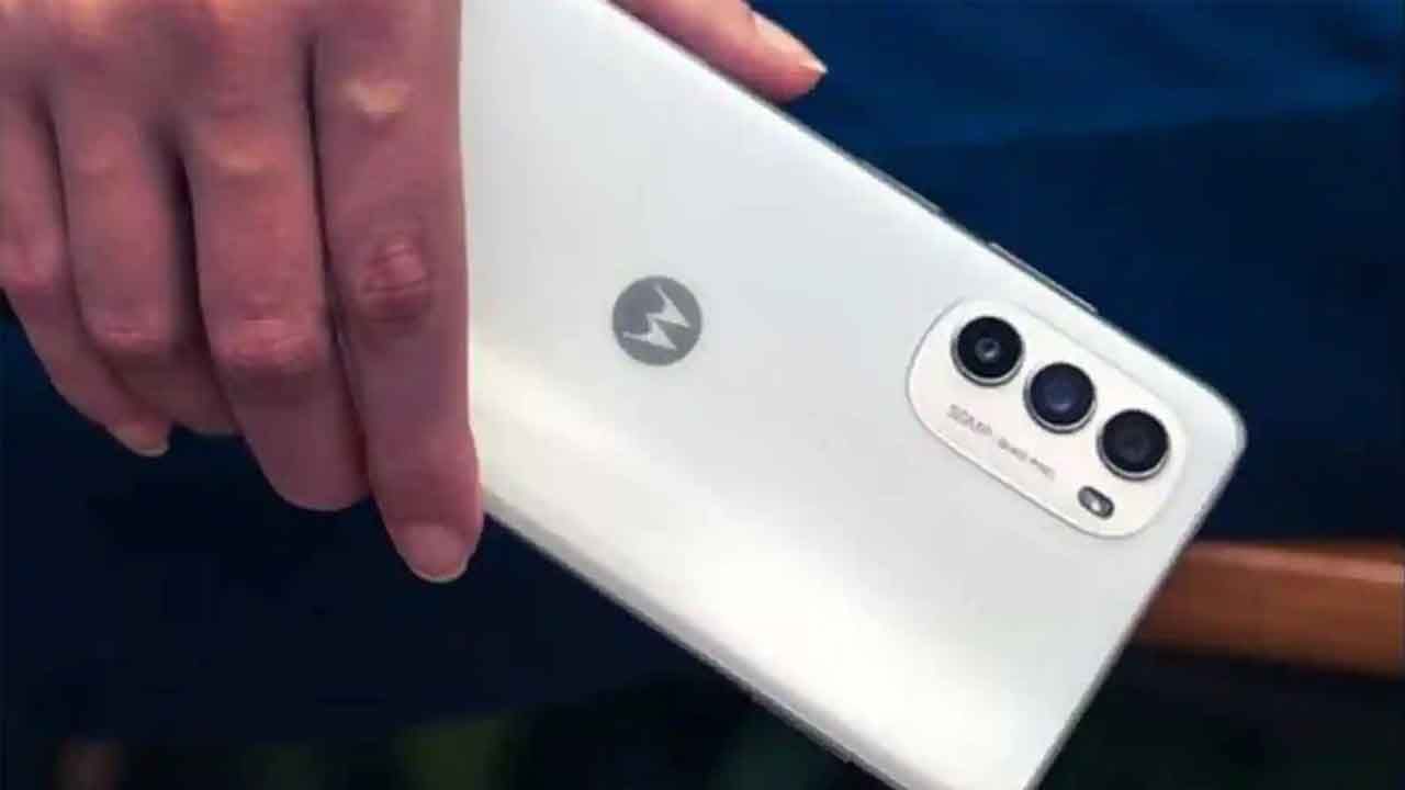 Moto G82 5G: ಭರ್ಜರಿ ಕ್ಯಾಮೆರಾ, ಅತ್ಯುತ್ತಮ ಬ್ಯಾಟರಿ: ಭಾರತದಲ್ಲಿ ಮೋಟೋ G82 ಸ್ಮಾರ್ಟ್ಫೋನ್ ಬಿಡುಗಡೆ Moto G82 5G: ಭರ್ಜರಿ ಕ್ಯಾಮೆರಾ, ಅತ್ಯುತ್ತಮ ಬ್ಯಾಟರಿ: ಭಾರತದಲ್ಲಿ ಮೋಟೋ G82 ಸ್ಮಾರ್ಟ್ಫೋನ್ ಬಿಡುಗಡೆ
