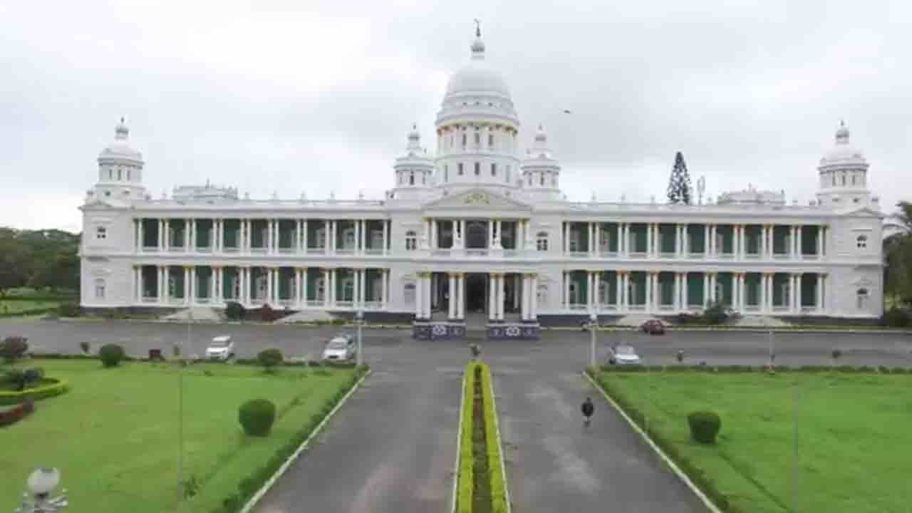 Mysuru Lalitha Mahal Palace Hotel: ಮೈಸೂರಿನ 2ನೇ ದೊಡ್ಡ ಅರಮನೆ ಲಿಲಿತ್ ಮಹಲ್ ಖಾಸಗೀಕರಣಕ್ಕೆ ಚಿಂತನೆ Mysuru Lalitha Mahal Palace Hotel: ಮೈಸೂರಿನ 2ನೇ ದೊಡ್ಡ ಅರಮನೆ ಲಿಲಿತ್ ಮಹಲ್ ಖಾಸಗೀಕರಣಕ್ಕೆ ಚಿಂತನೆ