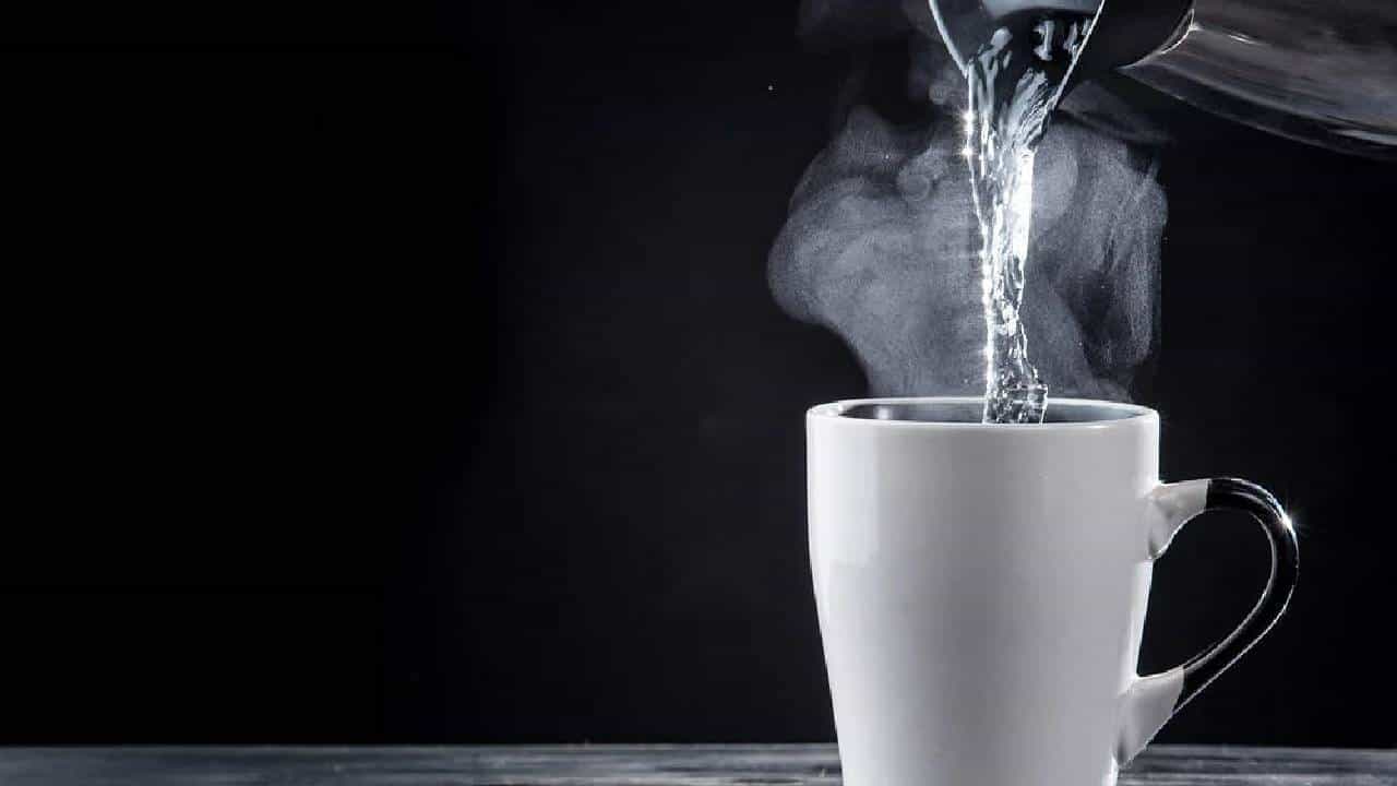 Warm Water Benefits: ಬೆಳಗ್ಗೆ ಬೆಚ್ಚನೆಯ ನೀರು ಏಕೆ ಕುಡಿಯಬೇಕು? ಆಯುರ್ವೇದ ಏನು ಹೇಳುತ್ತೆ? Warm Water Benefits: ಬೆಳಗ್ಗೆ ಬೆಚ್ಚನೆಯ ನೀರು ಏಕೆ ಕುಡಿಯಬೇಕು? ಆಯುರ್ವೇದ ಏನು ಹೇಳುತ್ತೆ?