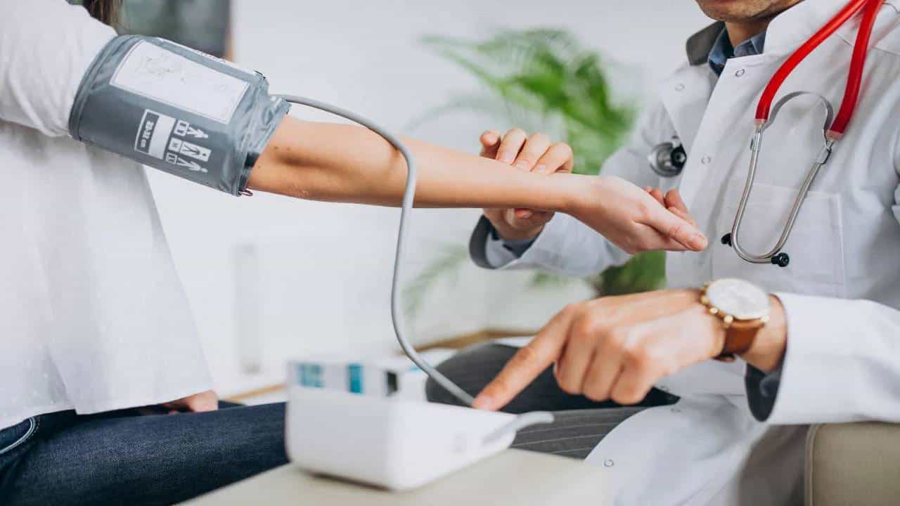 High Blood Pressure: ಅಧಿಕ ರಕ್ತದೊತ್ತಡವನ್ನು ನಿಯಂತ್ರಿಸಲು ಈ ಆಹಾರಗಳನ್ನು ಸೇವಿಸಿ High Blood Pressure: ಅಧಿಕ ರಕ್ತದೊತ್ತಡವನ್ನು ನಿಯಂತ್ರಿಸಲು ಈ ಆಹಾರಗಳನ್ನು ಸೇವಿಸಿ