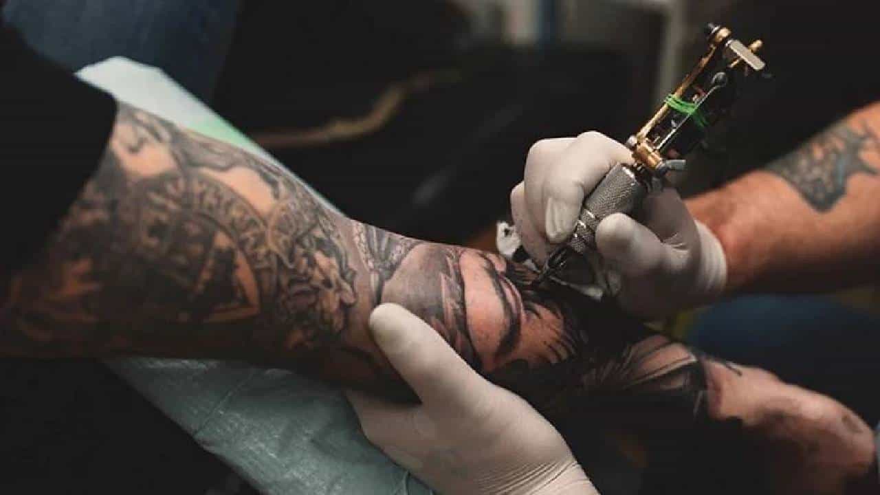 Tattooed Skin: ಟ್ಯಾಟೂ ಹಾಕಿಸಿಕೊಂಡ ಬಳಿಕ ಚರ್ಮದ ಆರೈಕೆ ಹೇಗಿರಬೇಕು? Tattooed Skin: ಟ್ಯಾಟೂ ಹಾಕಿಸಿಕೊಂಡ ಬಳಿಕ ಚರ್ಮದ ಆರೈಕೆ ಹೇಗಿರಬೇಕು?