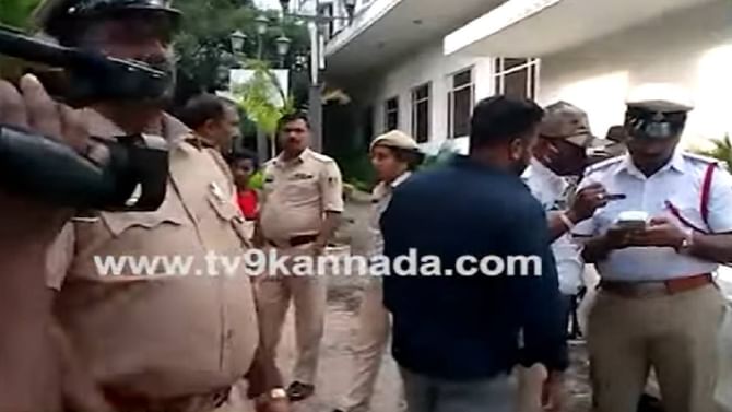 ತಾನು ಎಂಎಲ್ಎ ಪುತ್ರಿ ಎಂಬ ಮದ ತಲೆಗೇರಿದ್ದ ಬಿಜೆಪಿ ಶಾಸಕನ ಪುತ್ರಿಗೆ 10 ಸಾವಿರ ದಂಡ! ತಾನು ಎಂಎಲ್ಎ ಪುತ್ರಿ ಎಂಬ ಮದ ತಲೆಗೇರಿದ್ದ ಬಿಜೆಪಿ ಶಾಸಕನ ಪುತ್ರಿಗೆ 10 ಸಾವಿರ ದಂಡ!