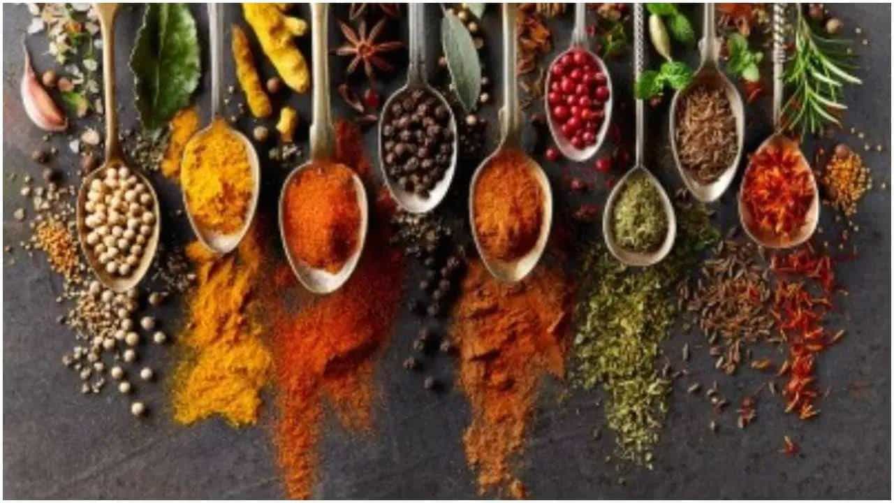 Weight Loss: ನಿಮ್ಮ ಅಡುಗೆಮನೆಯಲ್ಲಿರುವ ಈ ಪದಾರ್ಥಗಳು ತೂಕ ಇಳಿಕೆಗೆ ಸಹಕಾರಿ Weight Loss: ನಿಮ್ಮ ಅಡುಗೆಮನೆಯಲ್ಲಿರುವ ಈ ಪದಾರ್ಥಗಳು ತೂಕ ಇಳಿಕೆಗೆ ಸಹಕಾರಿ