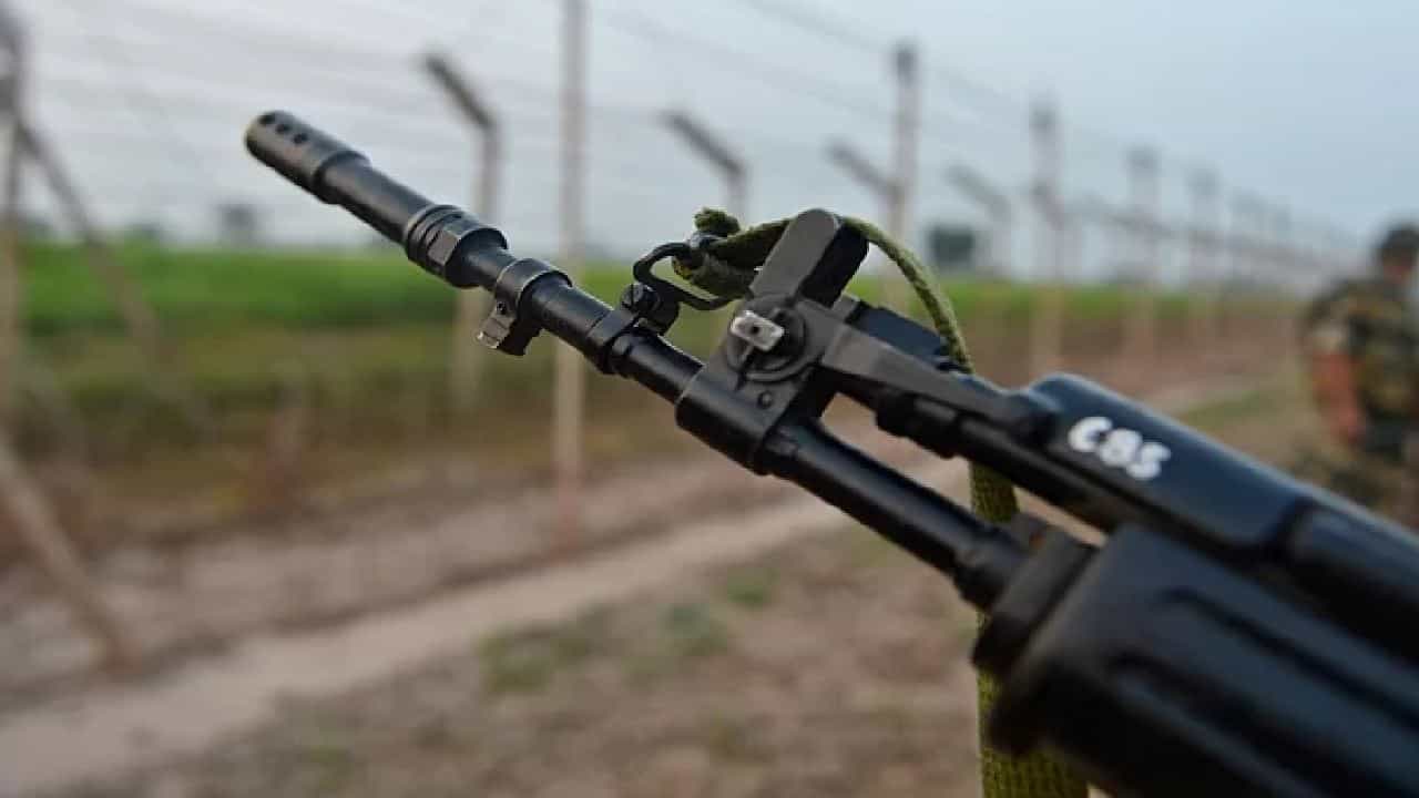 Kulgam Encounter: ಕಾಶ್ಮೀರದ ಕುಲ್ಗಾಂನಲ್ಲಿ ಎನ್ಕೌಂಟರ್; ಹಿಜ್ಬುಲ್ ಮುಜಾಹಿದ್ದೀನ್ ಸಂಘಟನೆಯ ಉಗ್ರನ ಹತ್ಯೆ Kulgam Encounter: ಕಾಶ್ಮೀರದ ಕುಲ್ಗಾಂನಲ್ಲಿ ಎನ್ಕೌಂಟರ್; ಹಿಜ್ಬುಲ್ ಮುಜಾಹಿದ್ದೀನ್ ಸಂಘಟನೆಯ ಉಗ್ರನ ಹತ್ಯೆ