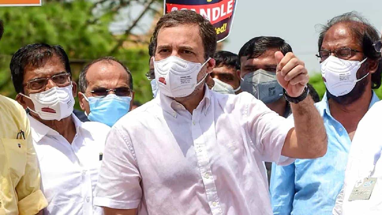 National Herald Case: ರಾಹುಲ್ ಗಾಂಧಿಗೆ ಸಮನ್ಸ್: ಕಾಂಗ್ರೆಸ್ ಪ್ರತಿಭಟನೆ, ಹಲವು ಮಂದಿ ಪೊಲೀಸ್ ವಶಕ್ಕೆ National Herald Case: ರಾಹುಲ್ ಗಾಂಧಿಗೆ ಸಮನ್ಸ್: ಕಾಂಗ್ರೆಸ್ ಪ್ರತಿಭಟನೆ, ಹಲವು ಮಂದಿ ಪೊಲೀಸ್ ವಶಕ್ಕೆ