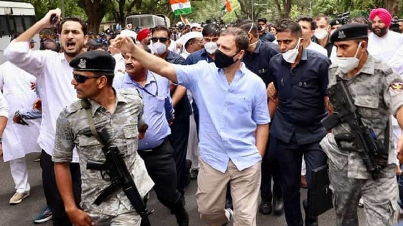 ಇಡಿ ಕಚೇರಿ ಒಳಗೆ ರಾಹುಲ್ ವಿಚಾರಣೆ, ಹೊರಗೆ ಕಾಂಗ್ರೆಸ್ ಕಾರ್ಯಕರ್ತರಿಂದ ಬೃಹತ್ ಪ್ರತಿಭಟನೆ
