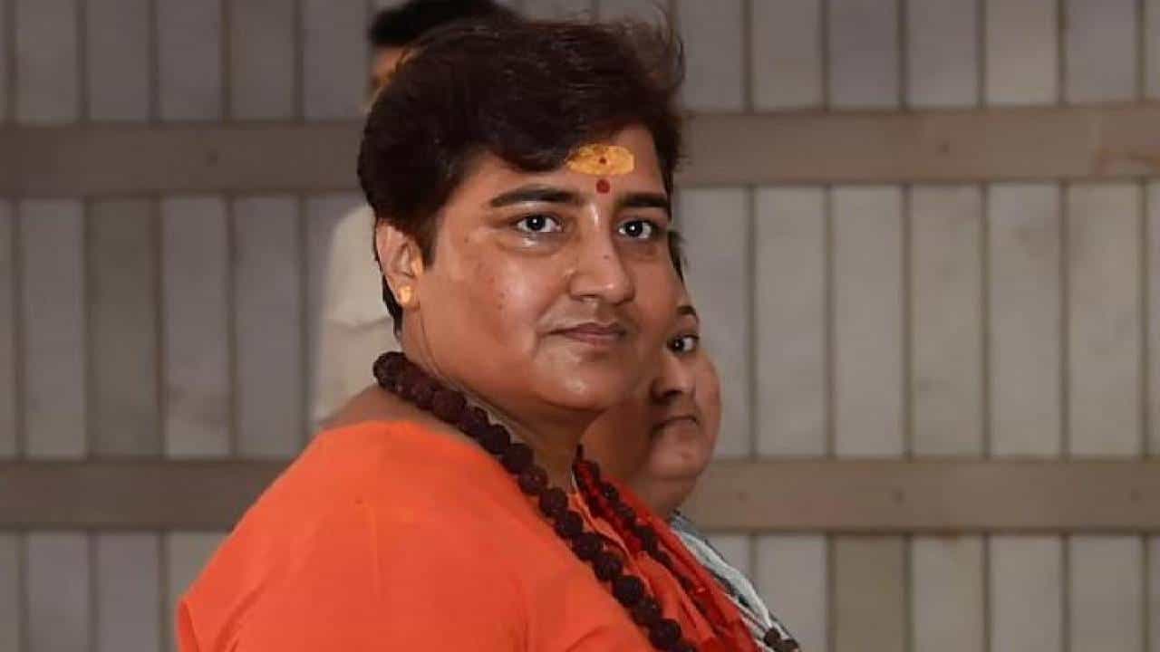 ಬಿಜೆಪಿ ಸಂಸದೆ ಪ್ರಜ್ಞಾ ಸಿಂಗ್ ಠಾಕೂರ್ಗೆ ದಾವೂದ್ ಇಬ್ರಾಹಿಂ ಸಹೋದರನ ಬಳಗದ ವ್ಯಕ್ತಿಯಿಂದ ಕೊಲೆ ಬೆದರಿಕೆ, ದೂರು ದಾಖಲು ಬಿಜೆಪಿ ಸಂಸದೆ ಪ್ರಜ್ಞಾ ಸಿಂಗ್ ಠಾಕೂರ್ಗೆ ದಾವೂದ್ ಇಬ್ರಾಹಿಂ ಸಹೋದರನ ಬಳಗದ ವ್ಯಕ್ತಿಯಿಂದ ಕೊಲೆ ಬೆದರಿಕೆ, ದೂರು ದಾಖಲು