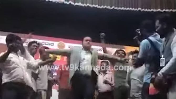 Viral video: ಶಿವಣ್ಣ ನಟನೆಯ ಟಗರು ಹಾಡಿಗೆ ಸಖತ್ ಸ್ಟೆಪ್ ಹಾಕಿದ ಪಾಲಿಕೆ ಆಯುಕ್ತ! Viral video: ಶಿವಣ್ಣ ನಟನೆಯ ಟಗರು ಹಾಡಿಗೆ ಸಖತ್ ಸ್ಟೆಪ್ ಹಾಕಿದ ಪಾಲಿಕೆ ಆಯುಕ್ತ!