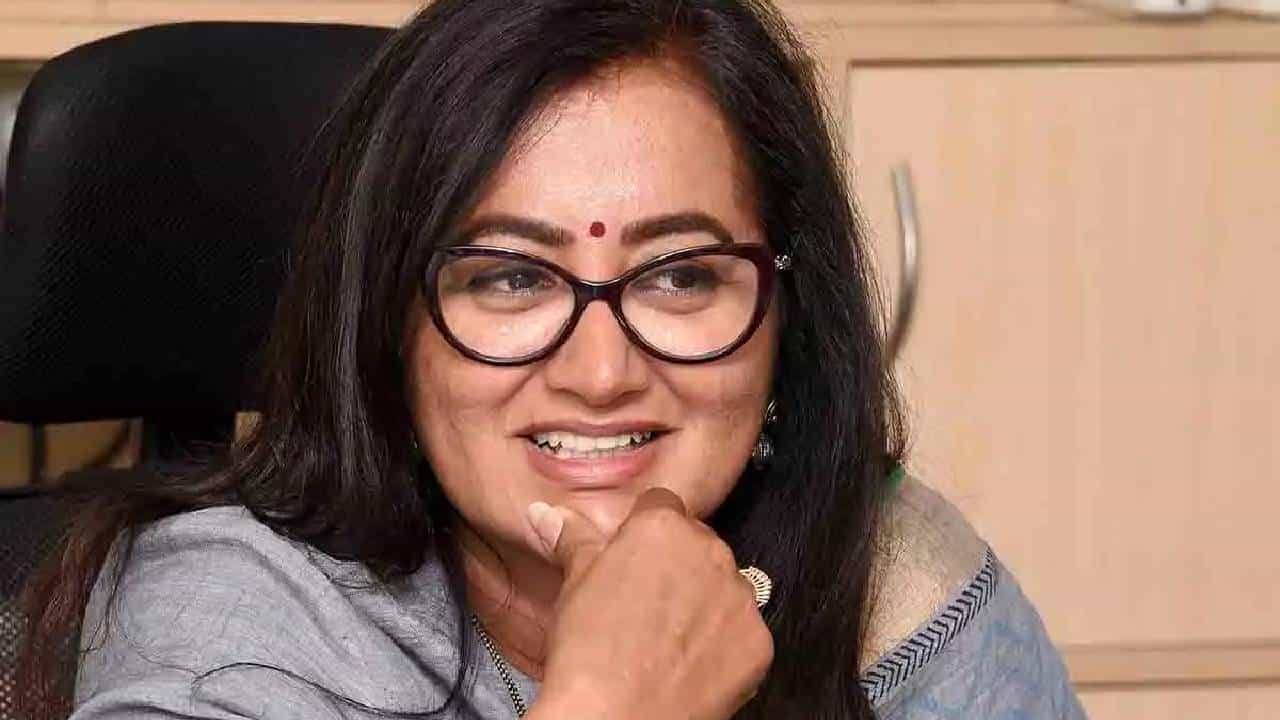ಕೆಲವು ರಾಜಕೀಯ ಪಕ್ಷಗಳಿಂದ ಪುತ್ರ ಅಭಿಷೇಕ್ಗೆ ಆಫರ್ ಬಂದಿರುವುದು ನಿಜ: ಸಂಸದೆ ಸುಮಲತಾ ಅಂಬರೀಷ್ ಕೆಲವು ರಾಜಕೀಯ ಪಕ್ಷಗಳಿಂದ ಪುತ್ರ ಅಭಿಷೇಕ್ಗೆ ಆಫರ್ ಬಂದಿರುವುದು ನಿಜ: ಸಂಸದೆ ಸುಮಲತಾ ಅಂಬರೀಷ್